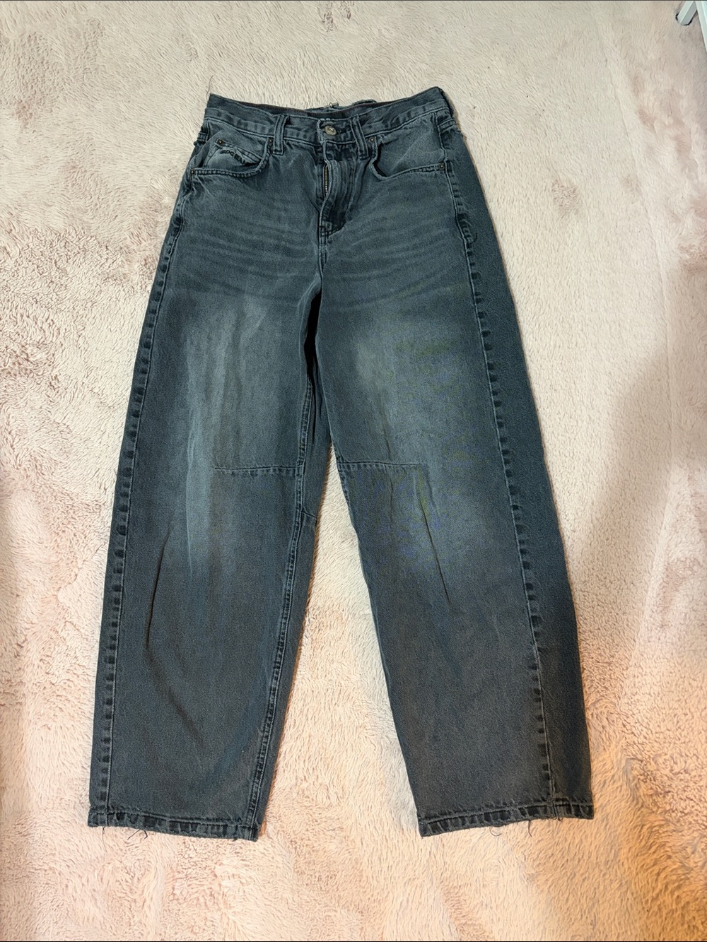 Women’s High-Rise barrel Jeans in black